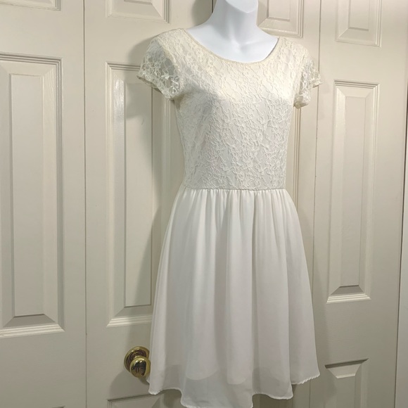 🕊 Sweetest White Lace Dress - Picture 4 of 12